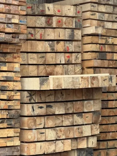 Брус обрезной 140х140х6000 мм ТУ, 1 сорт — фото