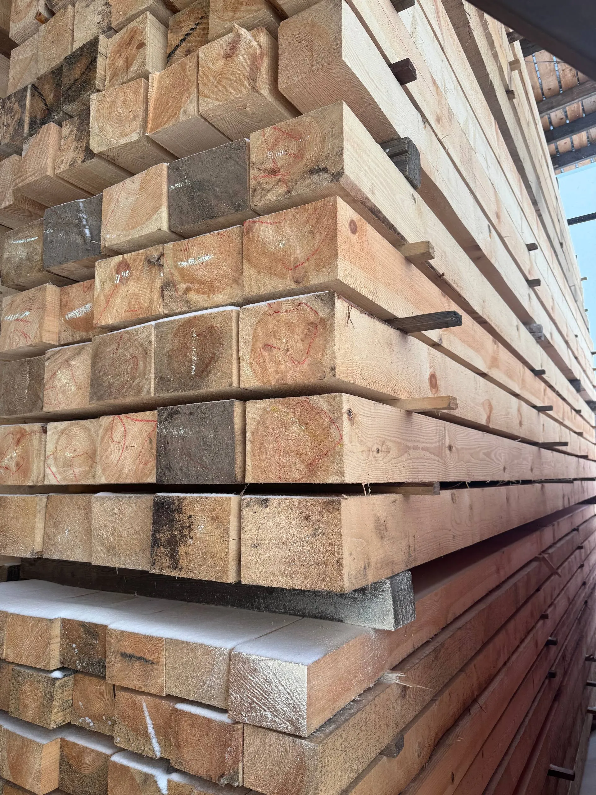 Купить Брус обрезной 150х200х6000 мм ГОСТ, 1 сорт