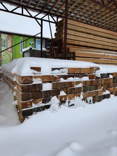 Брус обрезной лиственница 100х150х6000 мм 1 сорт — фото