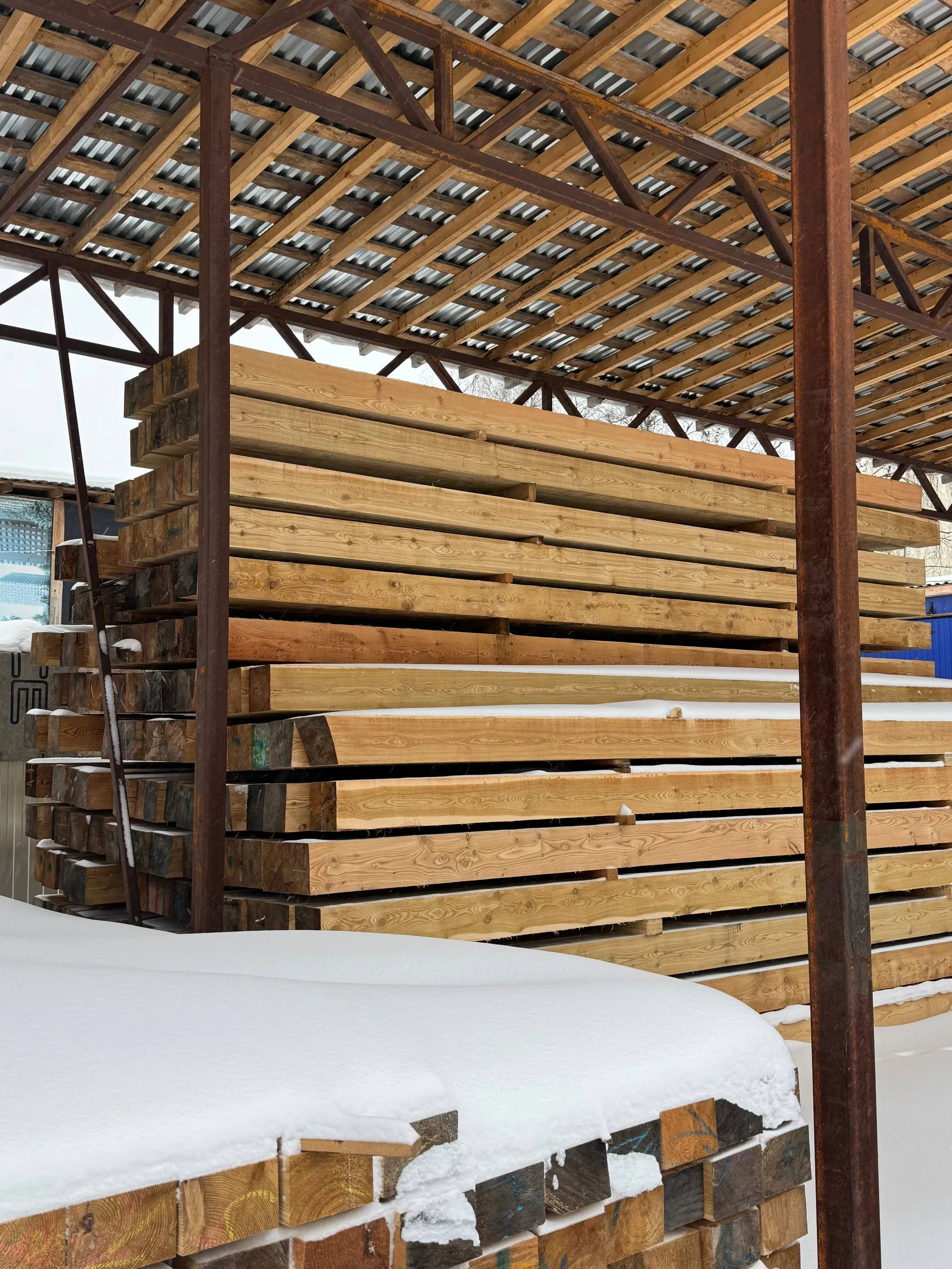 Купить Брус обрезной лиственница 200х200х6000 мм 1 сорт