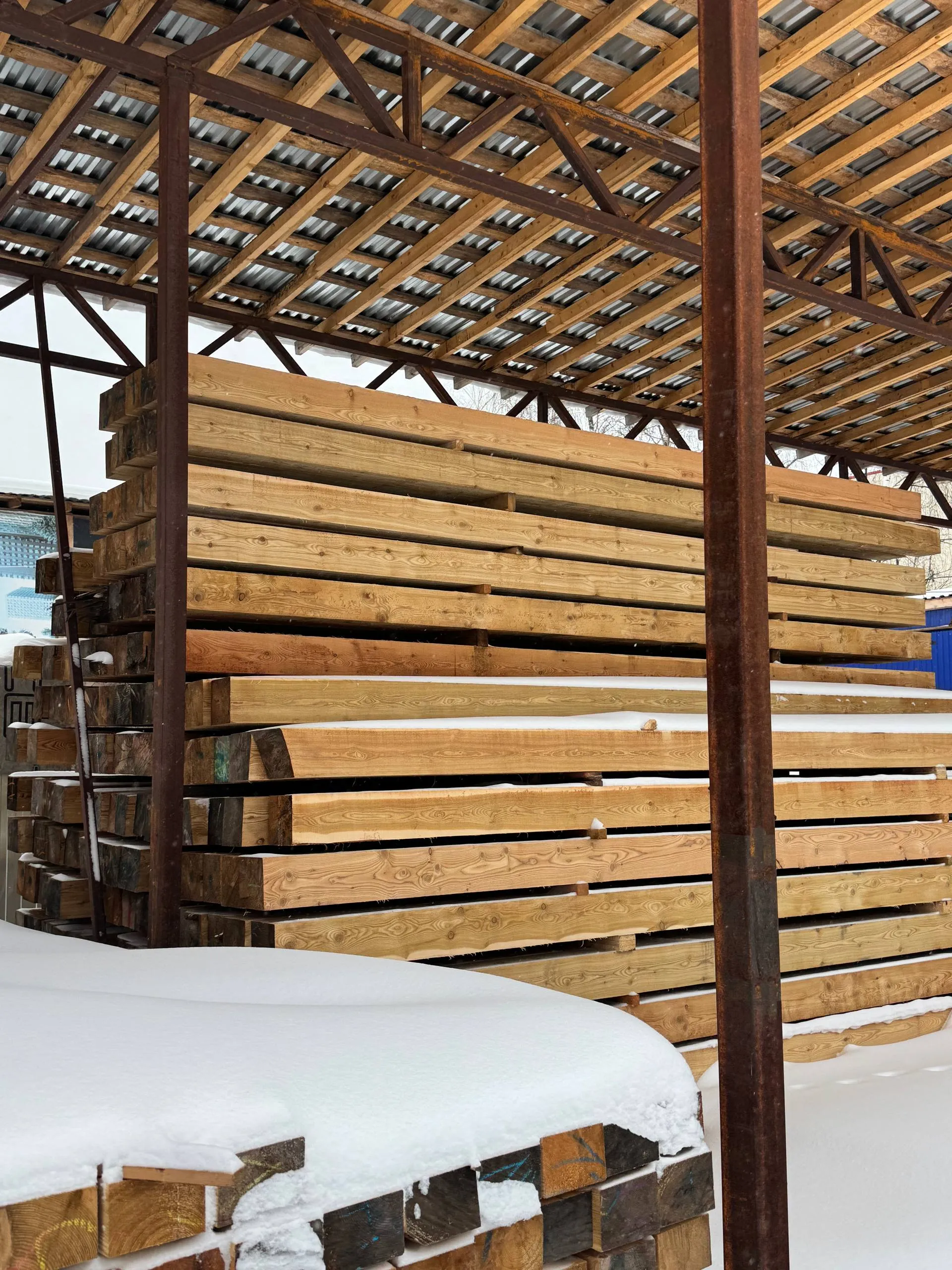 Купить Брус обрезной лиственница 200х200х6000 мм 1 сорт