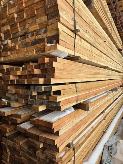 Доска обрезная лиственница 50х100х6000 мм 1 сорт — фото