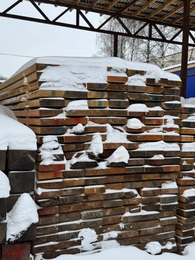 Доска обрезная лиственница 50х200х6000 мм 1 сорт — фото