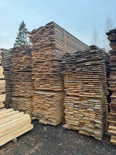 Доска обрезная сухая 25х150х6000 мм 1 сорт ГОСТ — фото