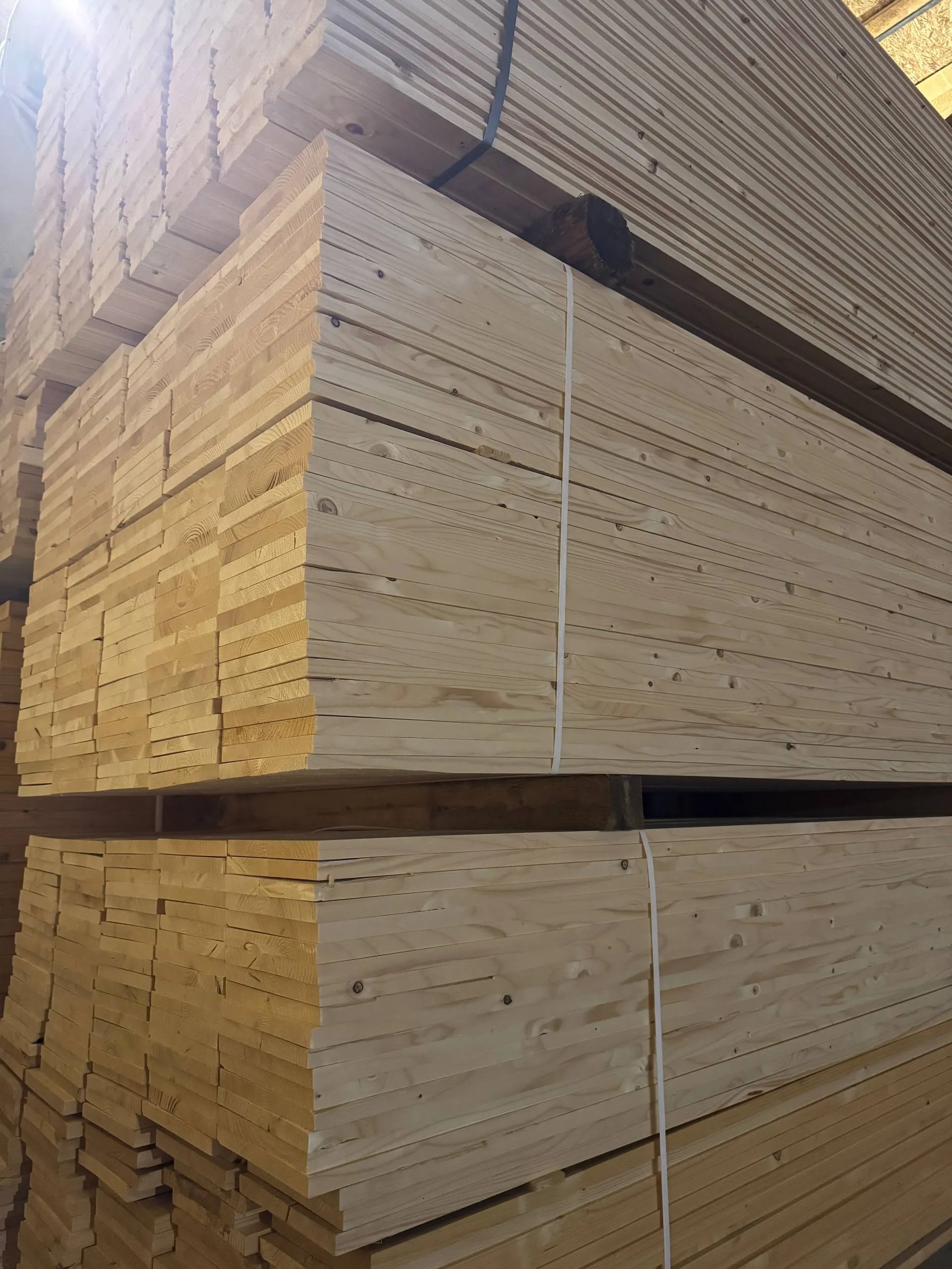 Купить Доска строганная сухая 25х200х6000 мм ГОСТ