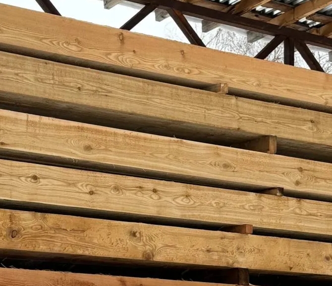 Брус обрезной из лиственницы 1-ый сорт в Москве